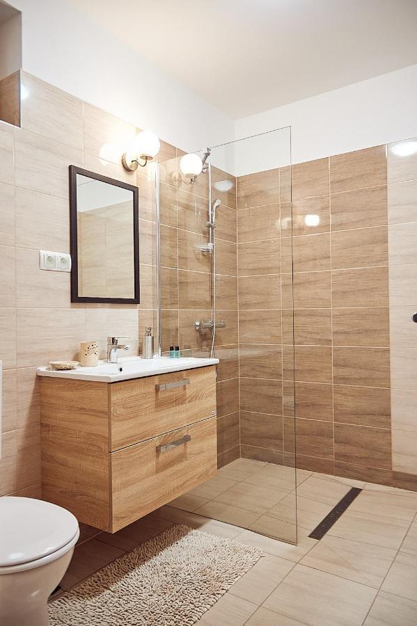 Vadvirag Vendeghaz Hotel Izsak Ngoại thất bức ảnh